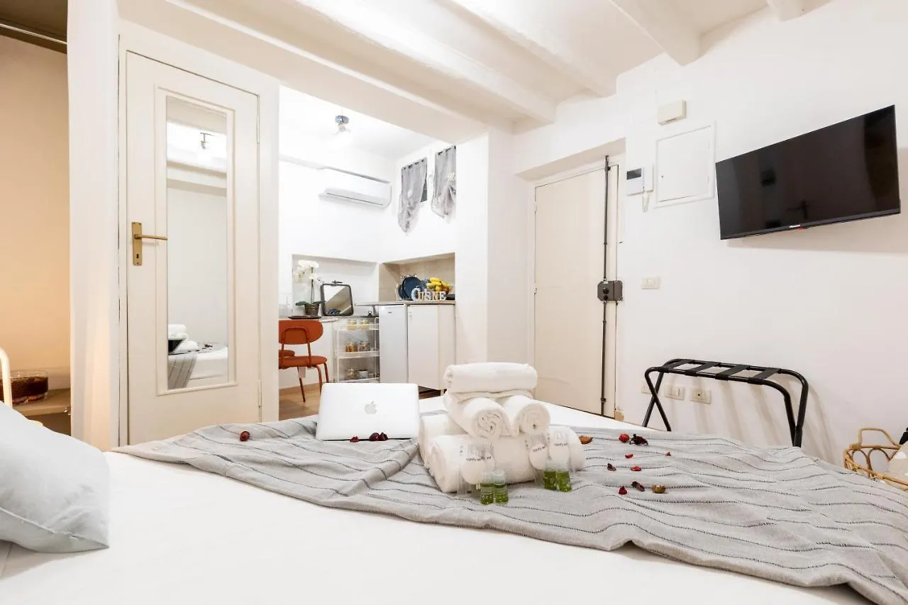 New Pantheon Romantic Suite Italy
